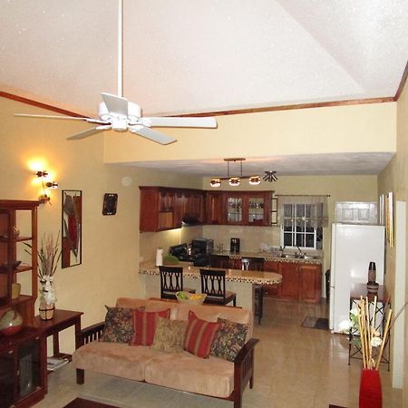 The Residence Portmore Apartments 外观 照片