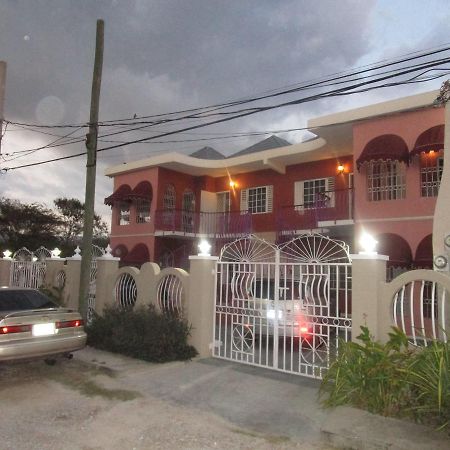 The Residence Portmore Apartments 外观 照片