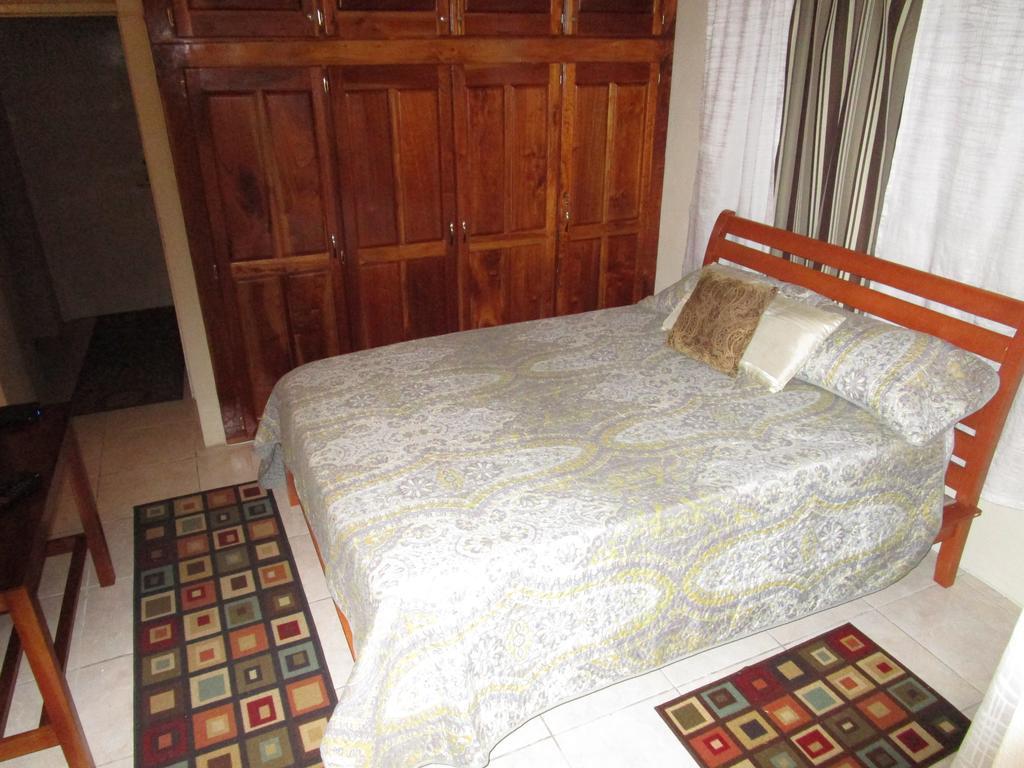 The Residence Portmore Apartments 外观 照片