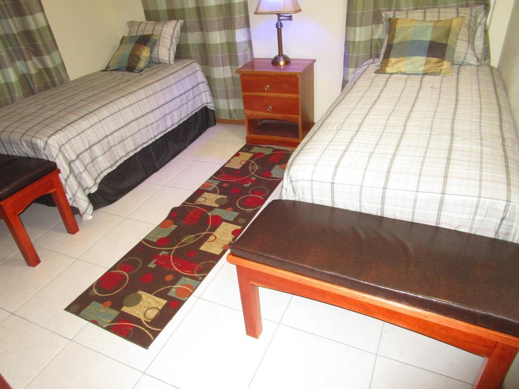 The Residence Portmore Apartments 外观 照片