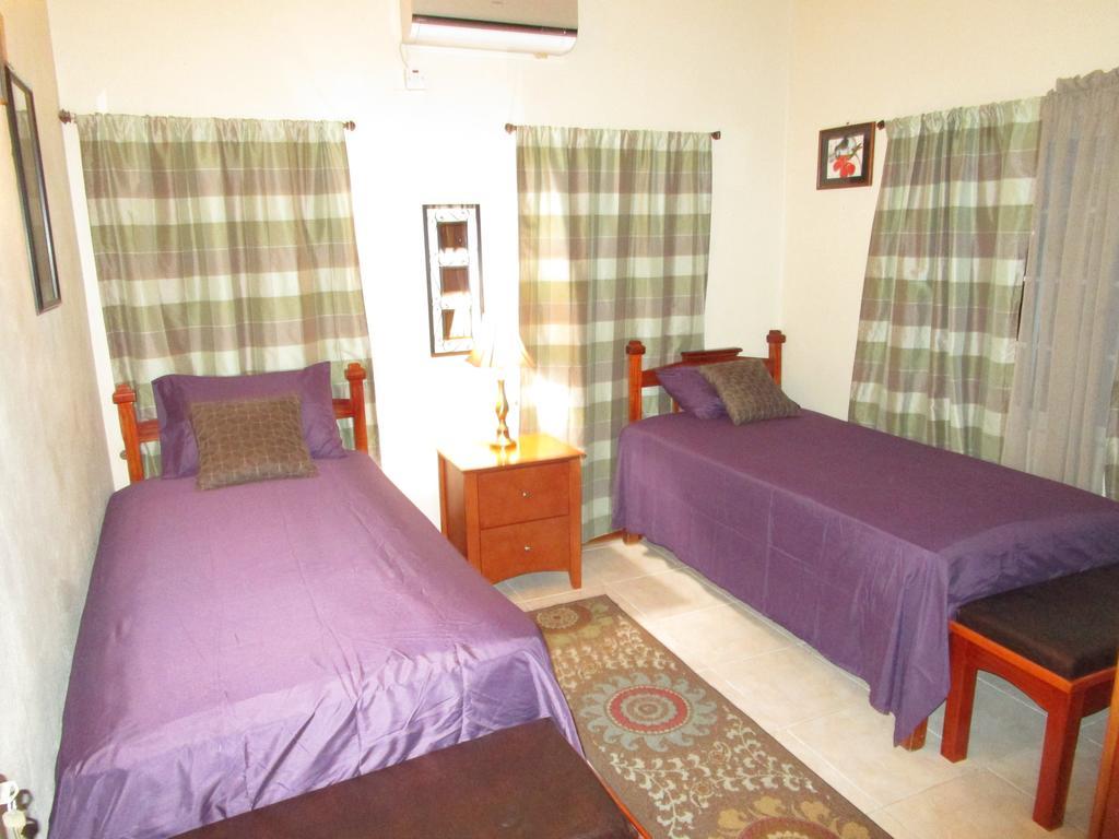 The Residence Portmore Apartments 外观 照片