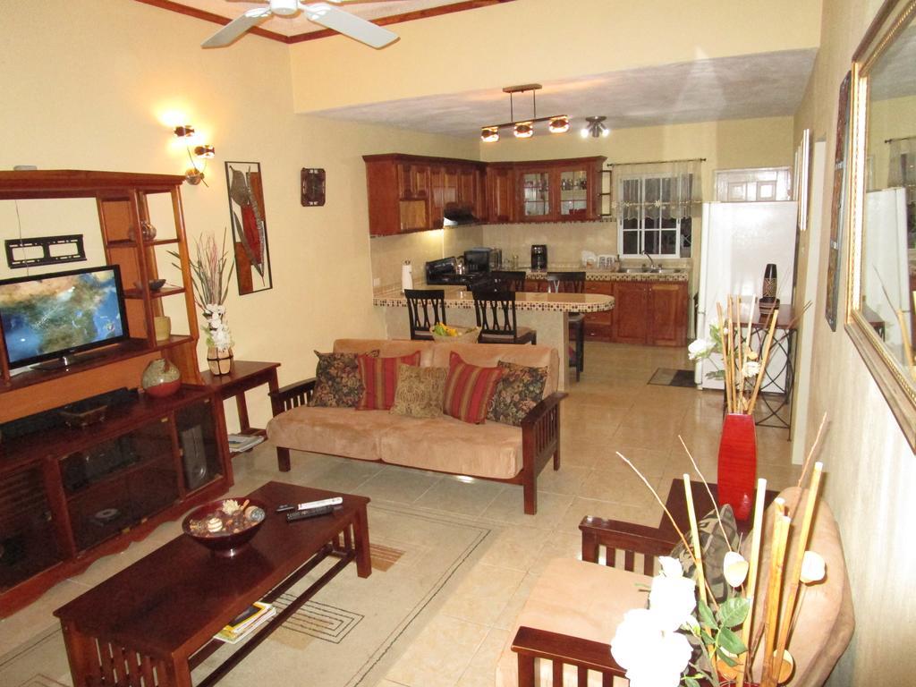 The Residence Portmore Apartments 外观 照片