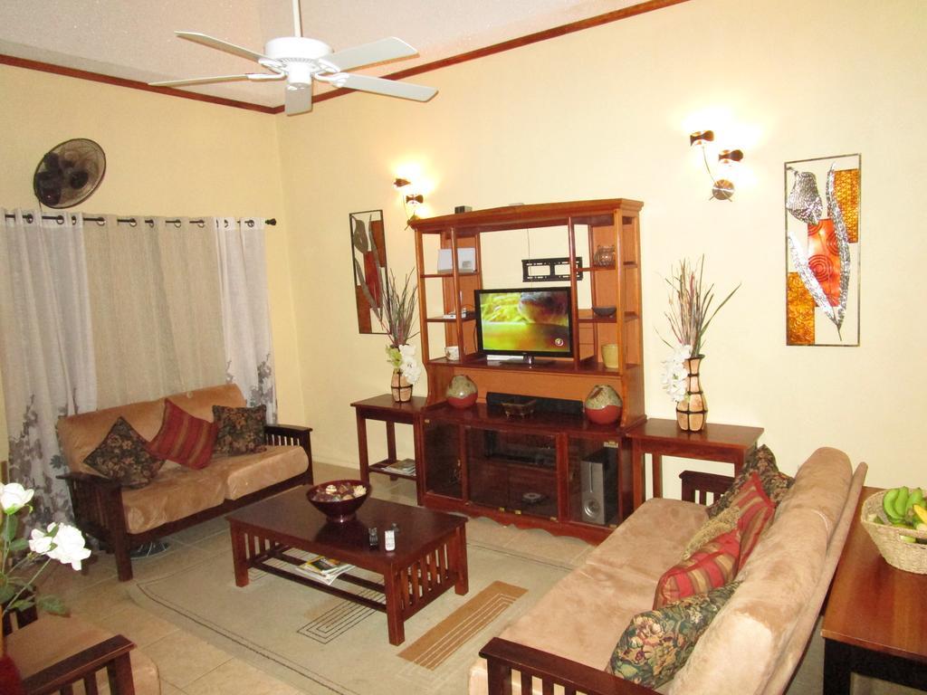 The Residence Portmore Apartments 外观 照片