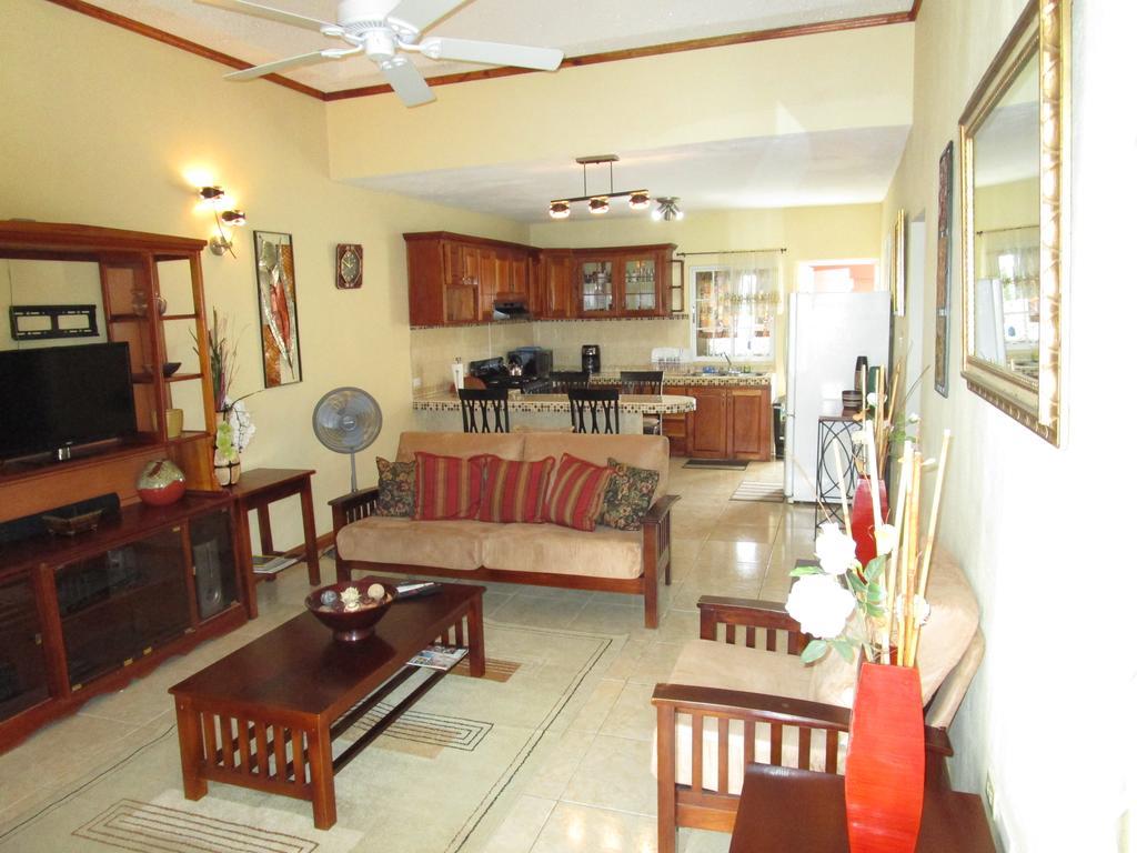 The Residence Portmore Apartments 外观 照片