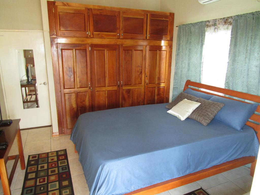The Residence Portmore Apartments 外观 照片