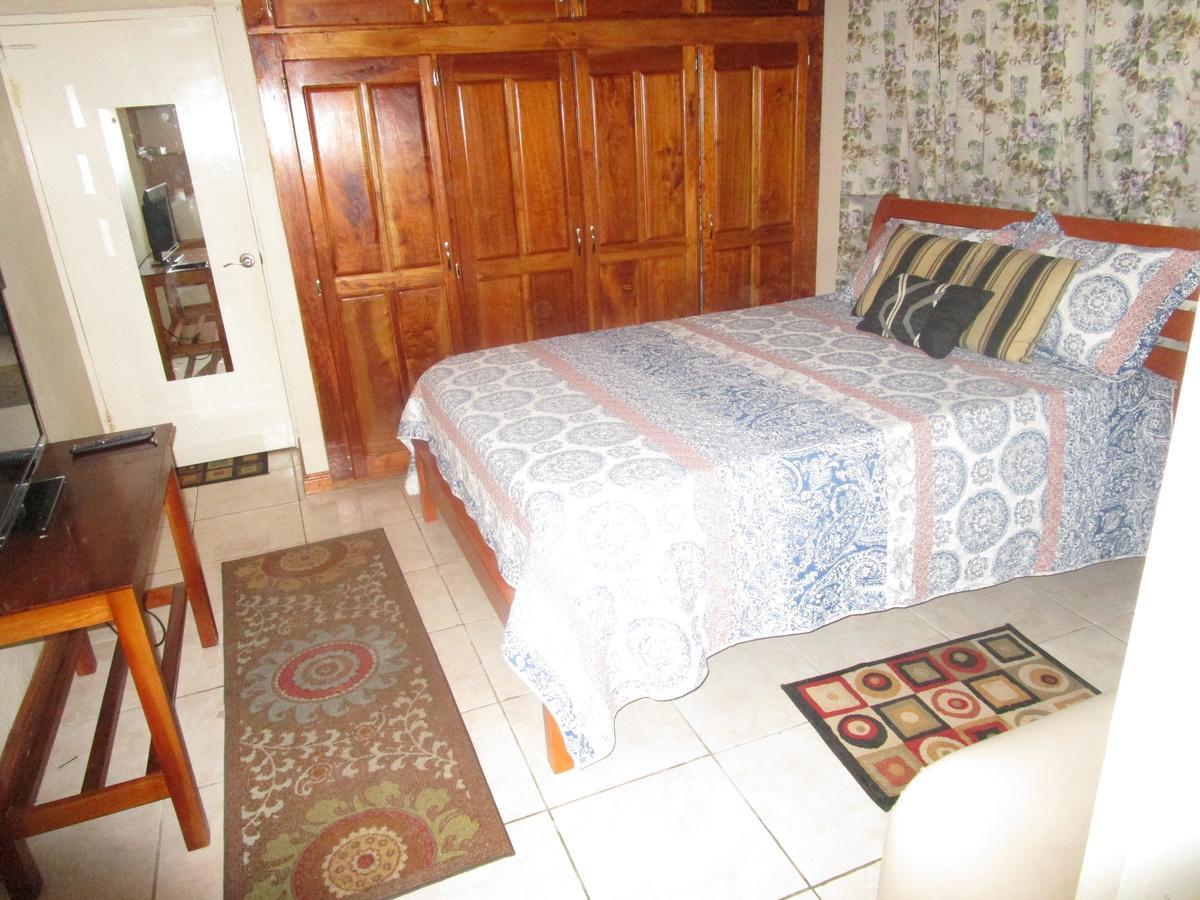 The Residence Portmore Apartments 外观 照片
