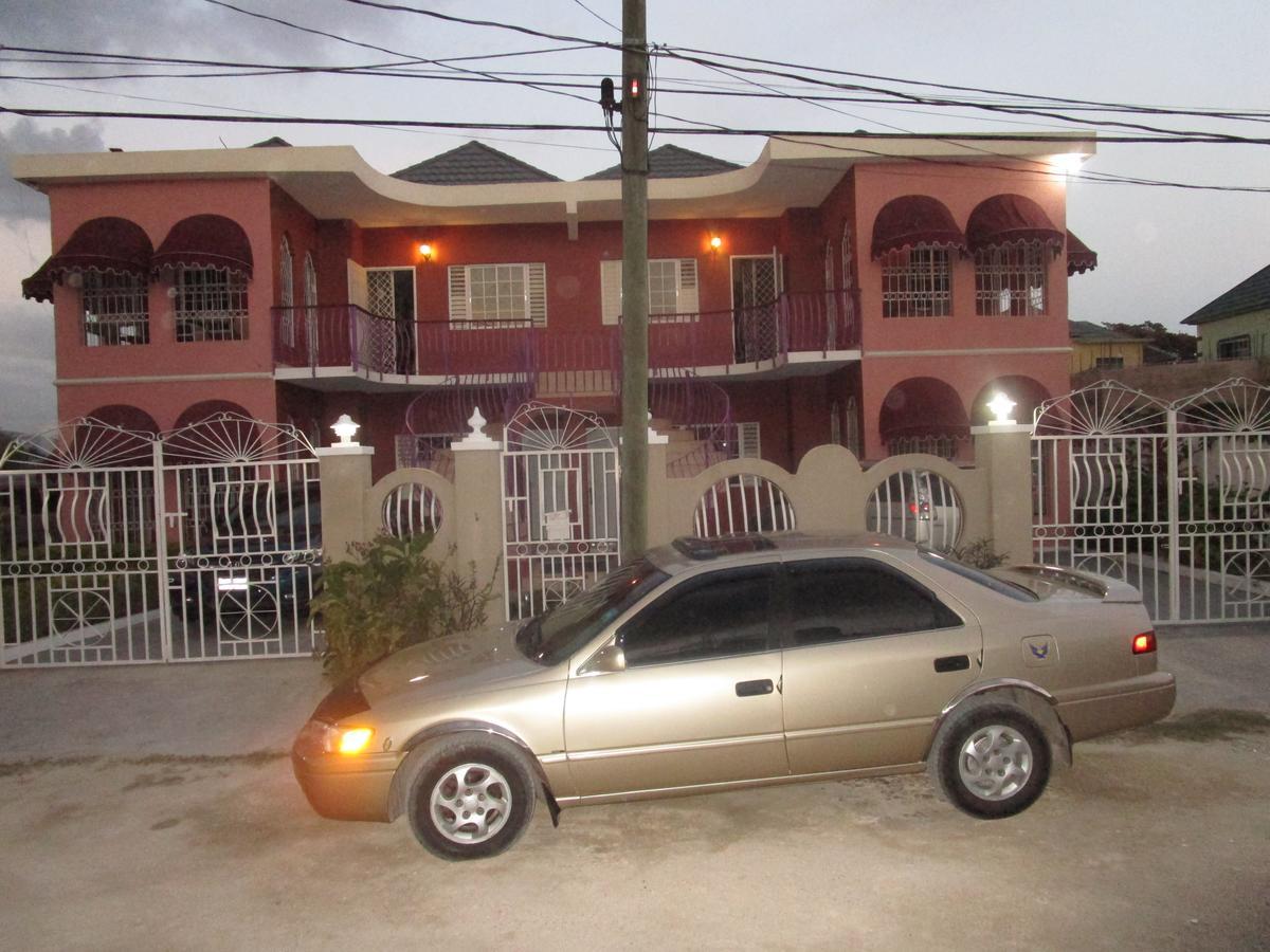 The Residence Portmore Apartments 外观 照片